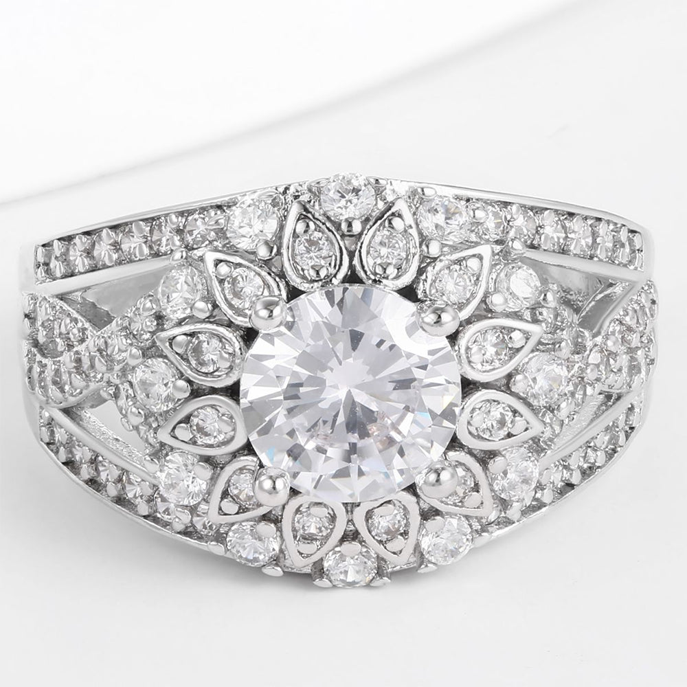 Pozlacená slitina Prsten s Bílým Emporia® Křišťálem přibližná hmotnost: 10 gramů