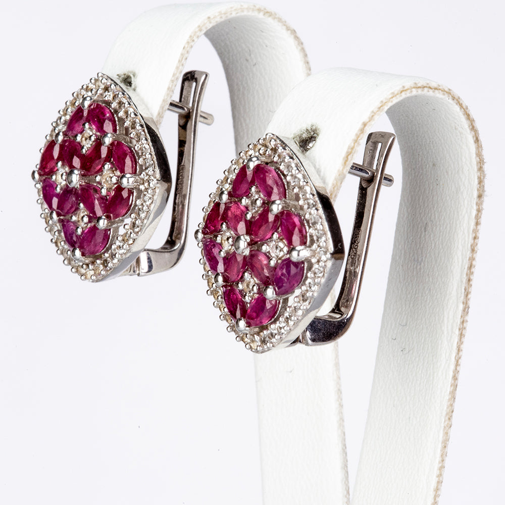 Stříbro 925/1000 Náušnice s Madagaskarským Rubínem a Bílým Topazem - Karátové číslo: 3.74. přibližná hmotnost: 6.09 gramů
