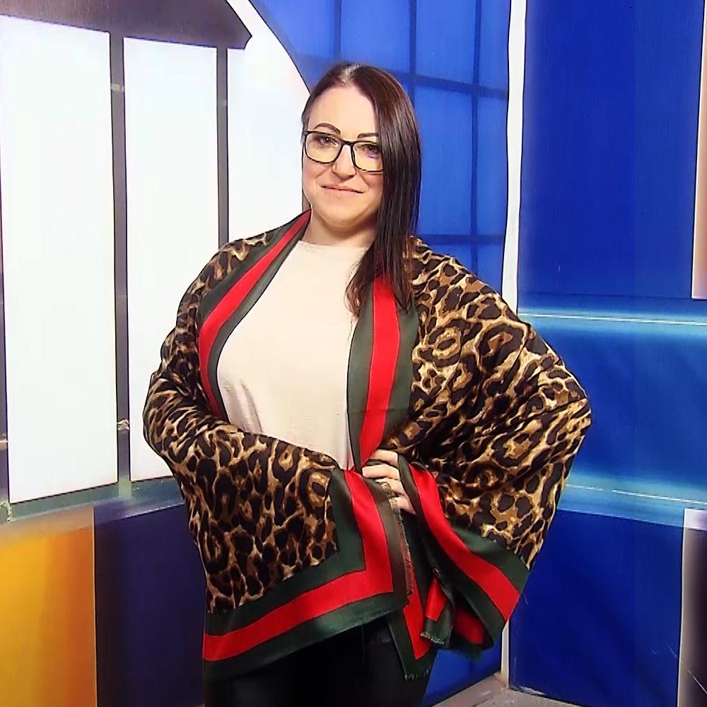 Zimní Šála-šátek 90 cm x 180 cm, Leopardí vzor se zelenými a červenými okraji