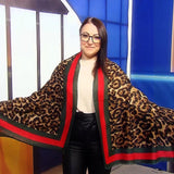 Zimní Šála-šátek 90 cm x 180 cm, Leopardí vzor se zelenými a červenými okraji
