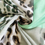 Mátově zelená Šála-šátek s leopardím vzorem, 80 cm x 180 cm